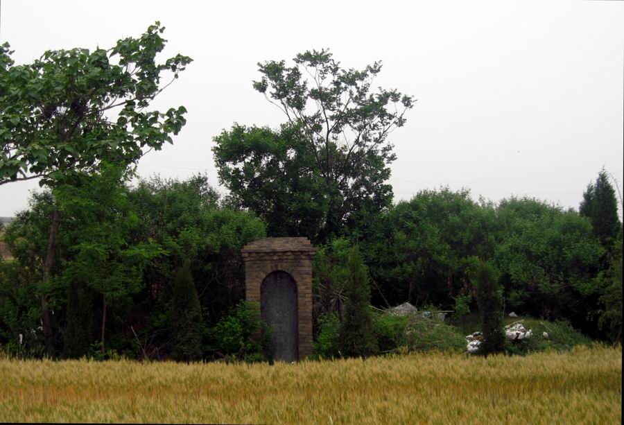 杨体锐烈士墓2011 7 7被孟津县人民政府定为县级文物保护单位