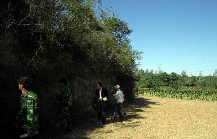 专家考察7000年班家古寨